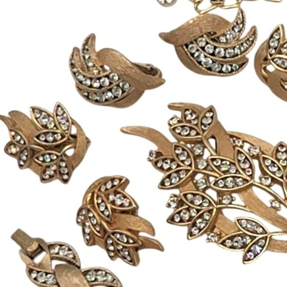 Vintage Crown Trifari Brushed Gold Bracelet Earrings Brooch Set Parure - Picture 3 of 11